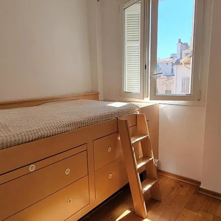 Spacious Apartment, Center, Close To And Train Station Apartment *