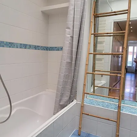 Spacious Apartment, Center, Close To And Train Station Lejlighed